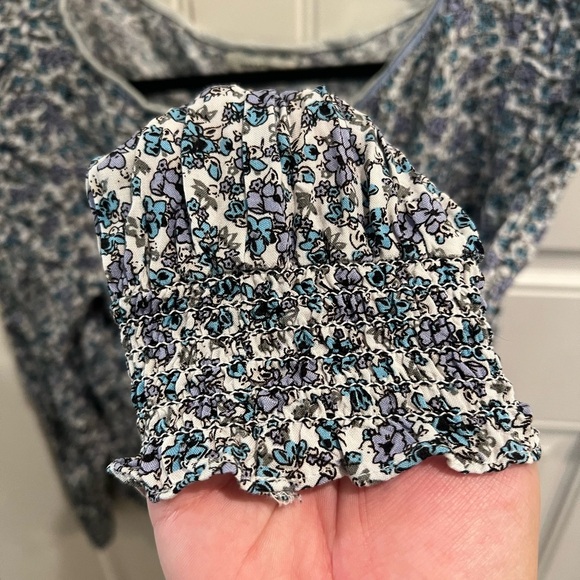 Max Studio (medium) RAYON blue and White Patterned flower Blouse - Picture 6 of 9